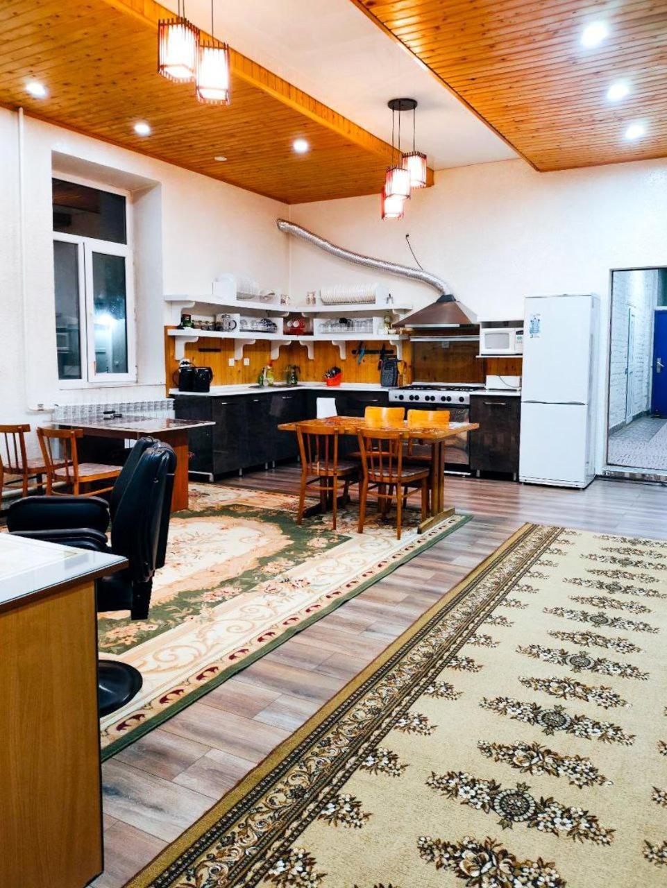 Urban Monkey Tent Hostel & Bar Каракол Экстерьер фото