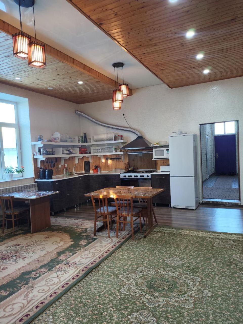 Urban Monkey Tent Hostel & Bar Каракол Экстерьер фото