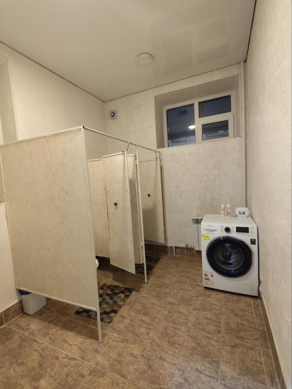 Urban Monkey Tent Hostel & Bar Каракол Экстерьер фото