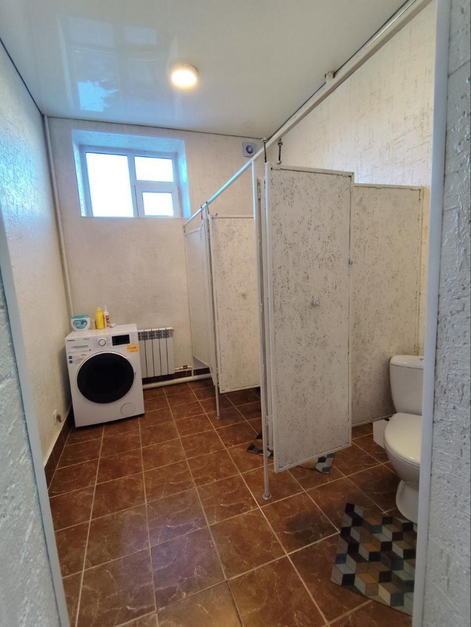 Urban Monkey Tent Hostel & Bar Каракол Экстерьер фото