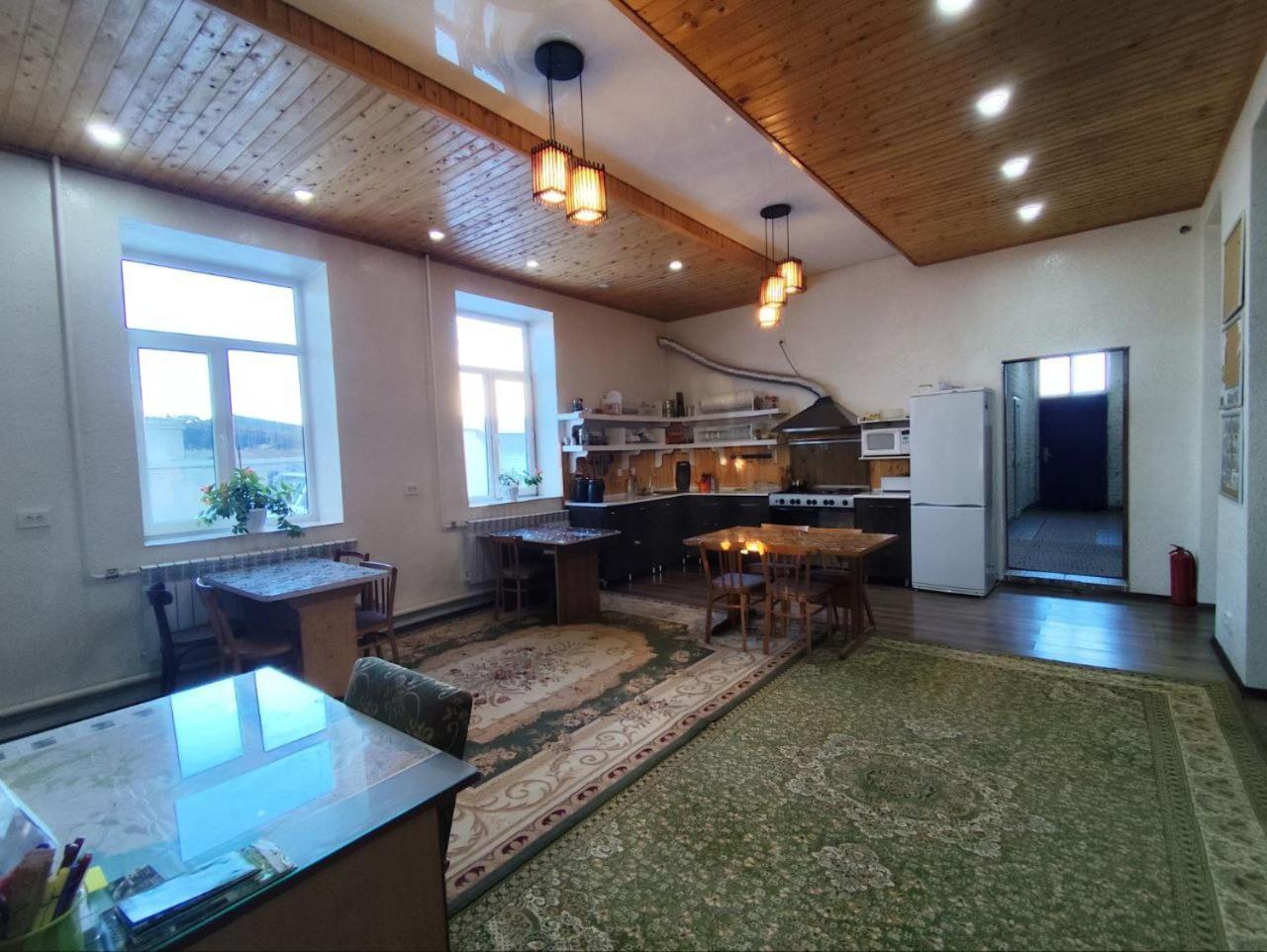 Urban Monkey Tent Hostel & Bar Каракол Экстерьер фото