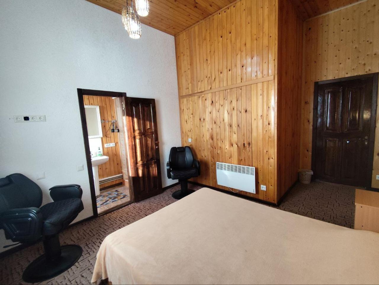 Urban Monkey Tent Hostel & Bar Каракол Экстерьер фото
