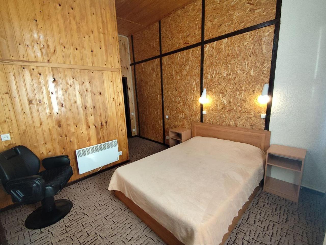 Urban Monkey Tent Hostel & Bar Каракол Экстерьер фото
