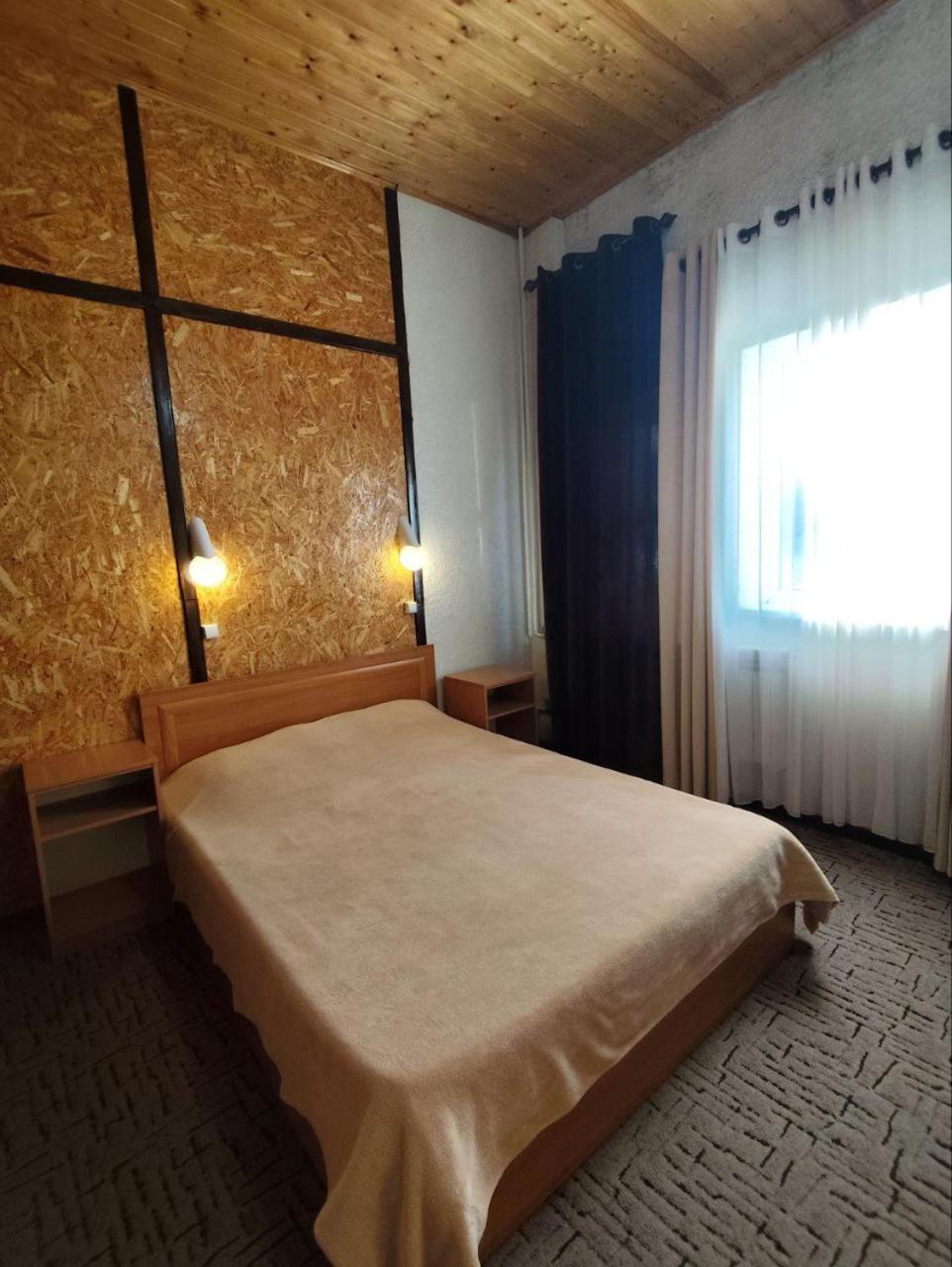 Urban Monkey Tent Hostel & Bar Каракол Экстерьер фото