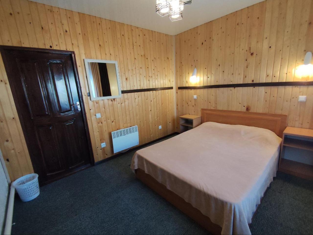 Urban Monkey Tent Hostel & Bar Каракол Экстерьер фото