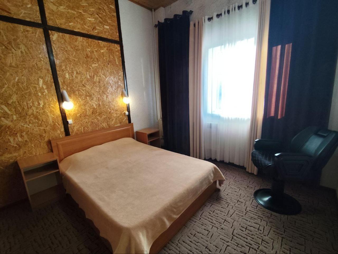 Urban Monkey Tent Hostel & Bar Каракол Экстерьер фото