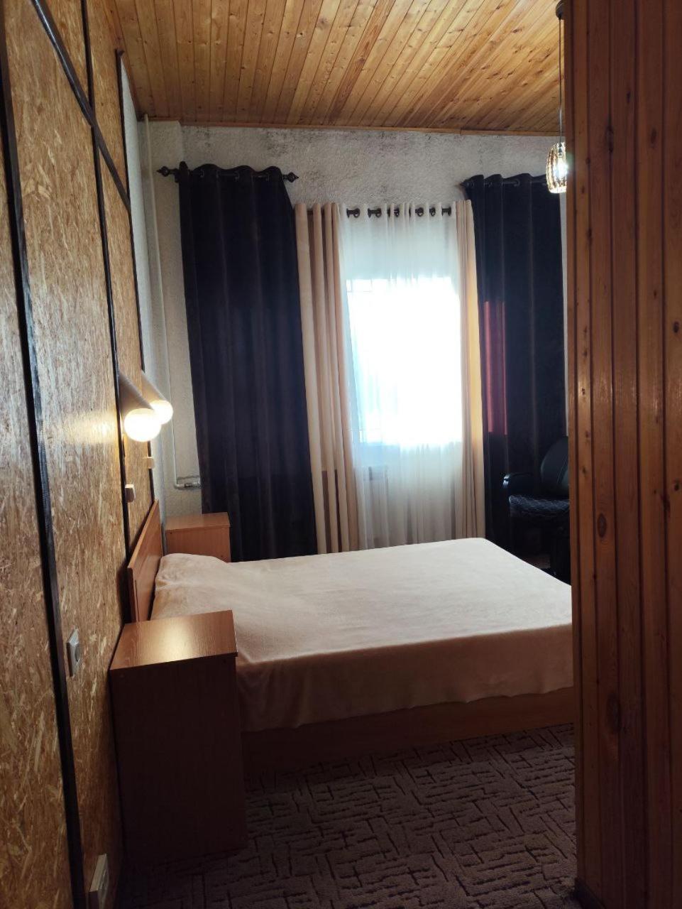 Urban Monkey Tent Hostel & Bar Каракол Экстерьер фото